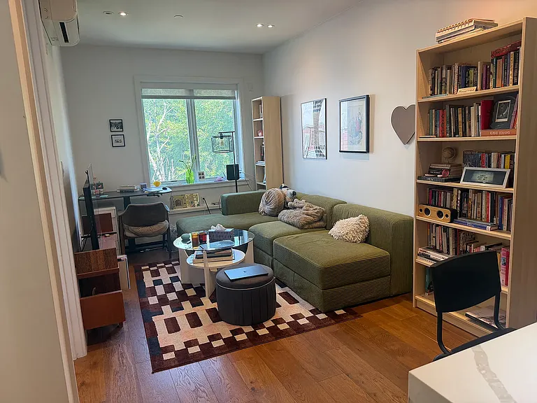 471 Evergreen Ave #3R — Photo 4