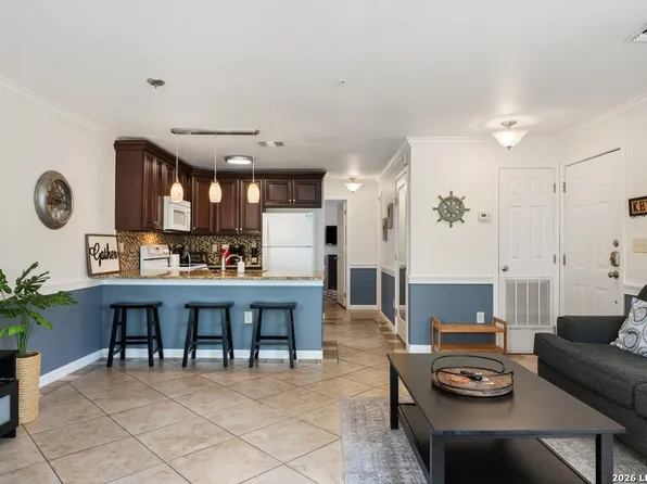 730 E Mather # 301, New Braunfels, TX 78130