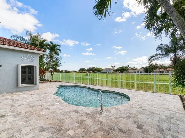 5696 Muirfield Village Circle, Lake Worth, FL 33463