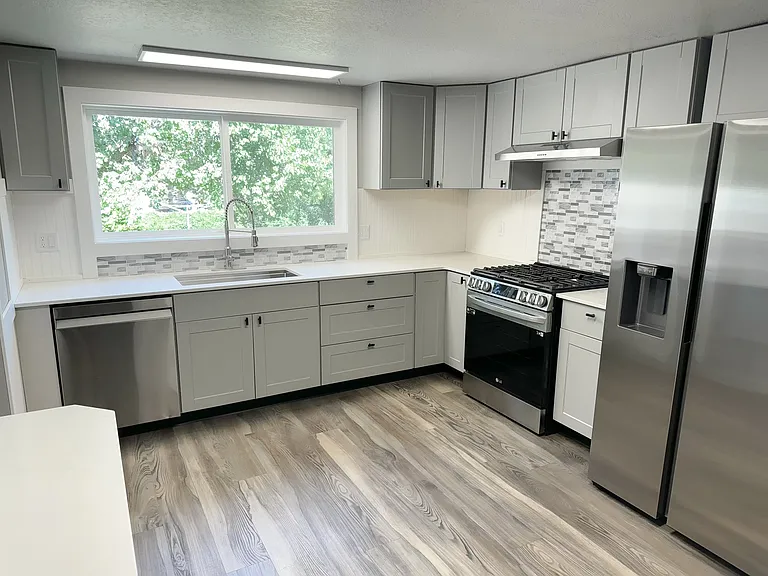1730 Broadway St — Photo 5
