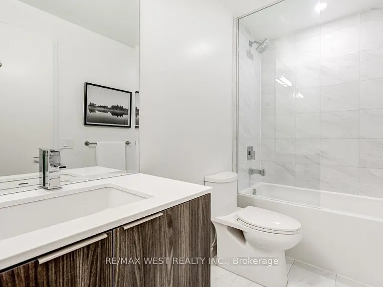 15 Queens Quay E #1006 — Photo 21