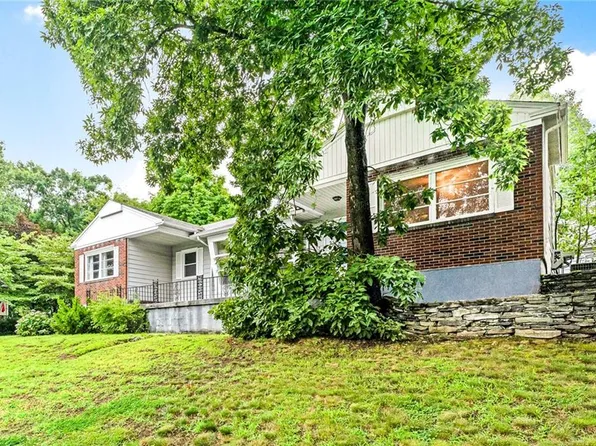 17 Hall St, West Warwick, RI 02893