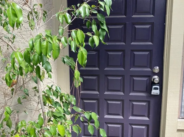 3233 Caminito Eastbluff Unit 19, La Jolla, CA 92037
