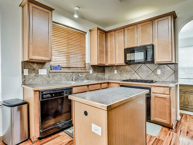 9921 Delamere Dr — Photo 9