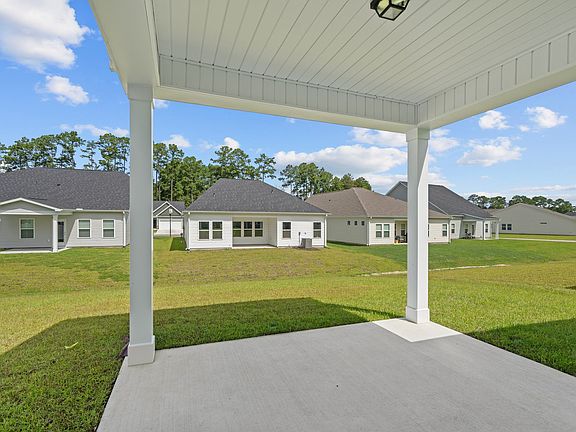 3rd image of 1095 Forest Bend Dr W