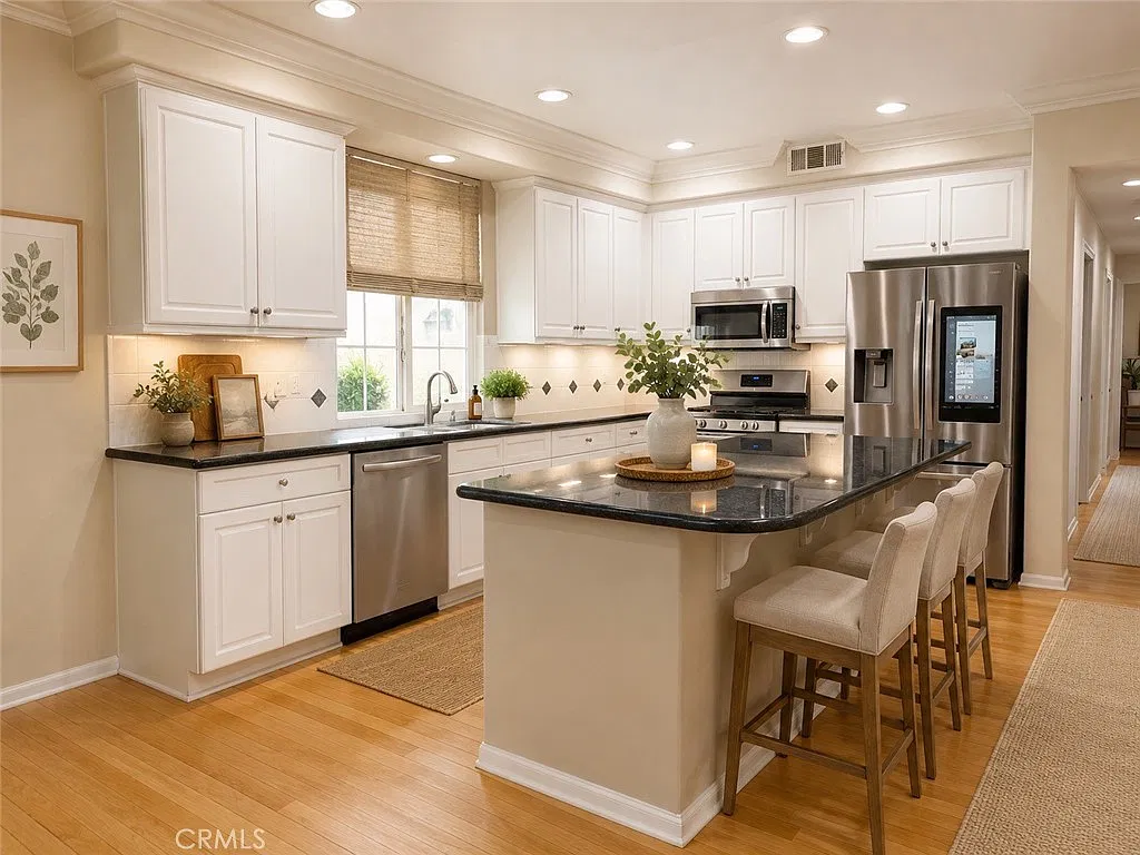 2 bed, 1570 sqft, $3,900 — Photo 1