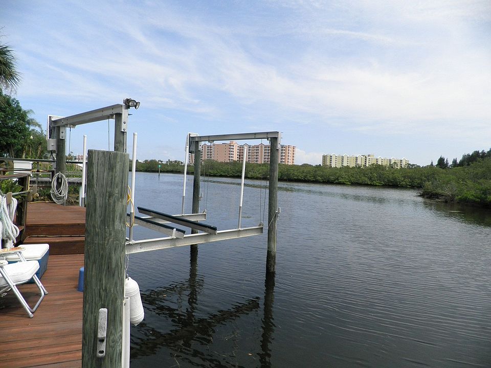 10,000 lbs. boat lift