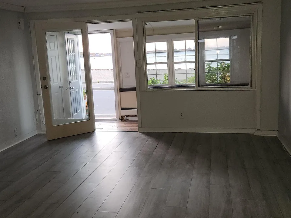 Living room area and front hallway looking at the beach.