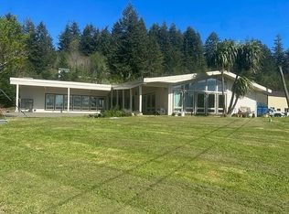 94475 Golf Course Ln, North Bend, OR 97459