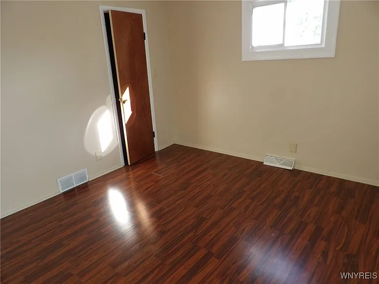 10332 Transit Rd — Photo 26