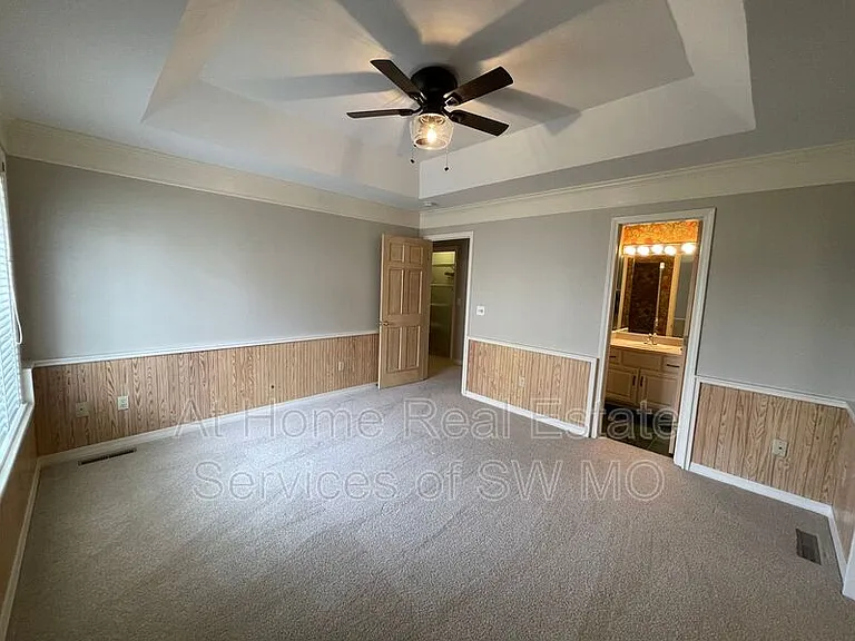 3655 E Cromwell Ln — Photo 8
