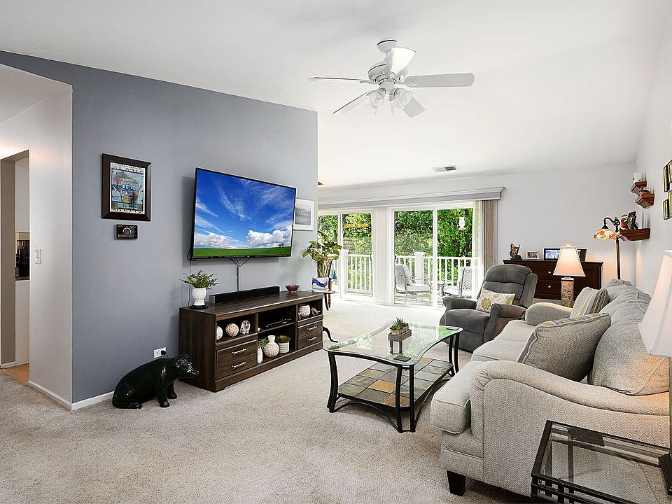 1335 Oakmeadow Ct Wheeling IL Zillow