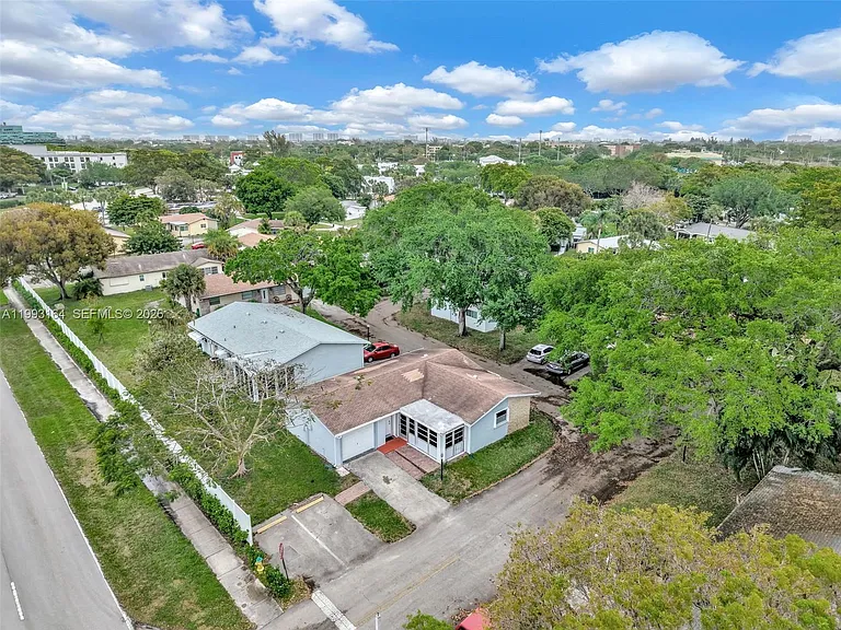 2528 SW Natura Blvd — Photo 32
