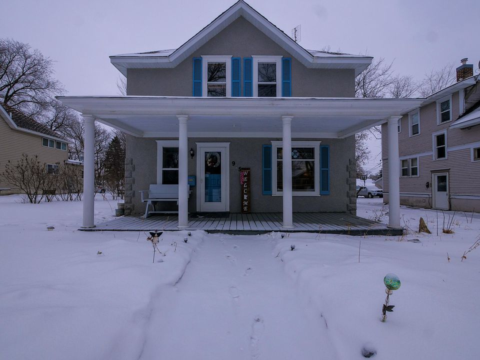 1st image of 915 Elm St