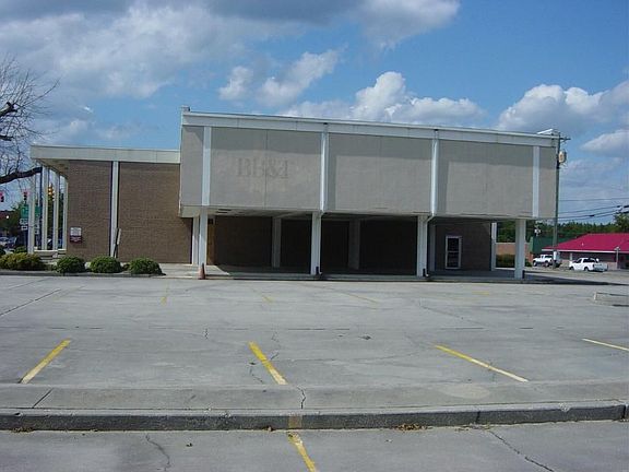 4207 Main St - East Side View