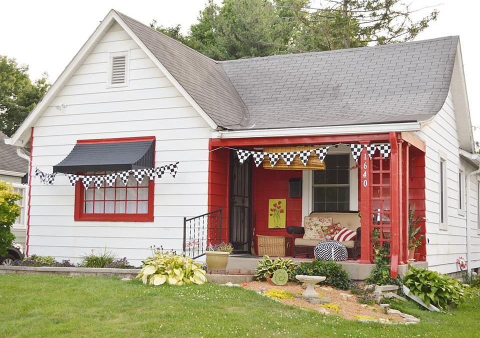 Cute as can be & a must to see. Old Style charm, but loaded with updates. Finished Basement. A short walk to Main Street Restaurants & Fun as well as the track. You can make a few $$$ come race time.