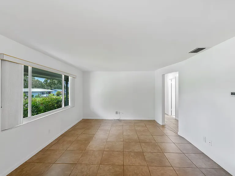 1812 Lady Mary Dr — Photo 2