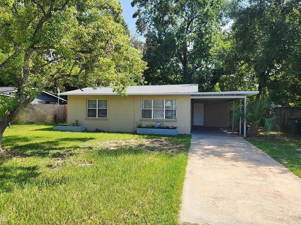 112 Palm Dr