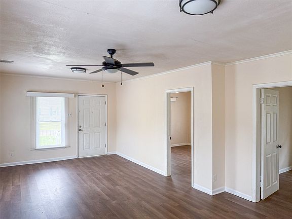 5th image of 1563 S Oak Ave