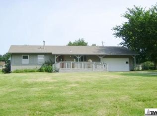 910 NE Brian Rd, Topeka, KS 66617