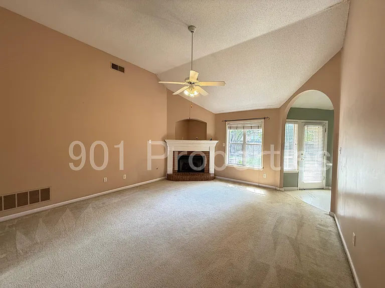 4957 Rivercrest Ln — Photo 6