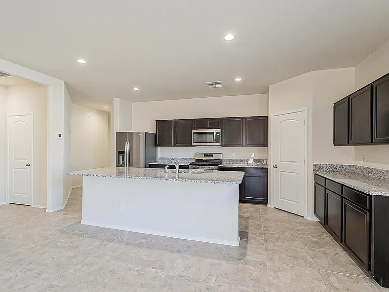 30738 W Columbus Ave — Photo 10