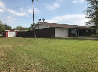 226 E Pottawatomie St, Hunter, OK 74640