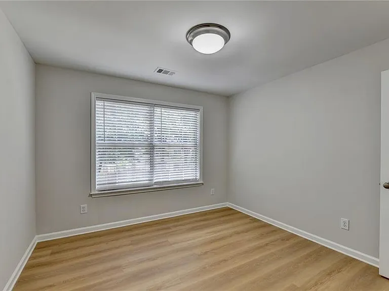 340 Waddington Trl — Photo 34