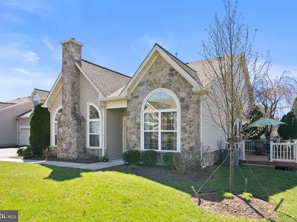 144 Pebble Beach Dr, Linfield, PA 19468