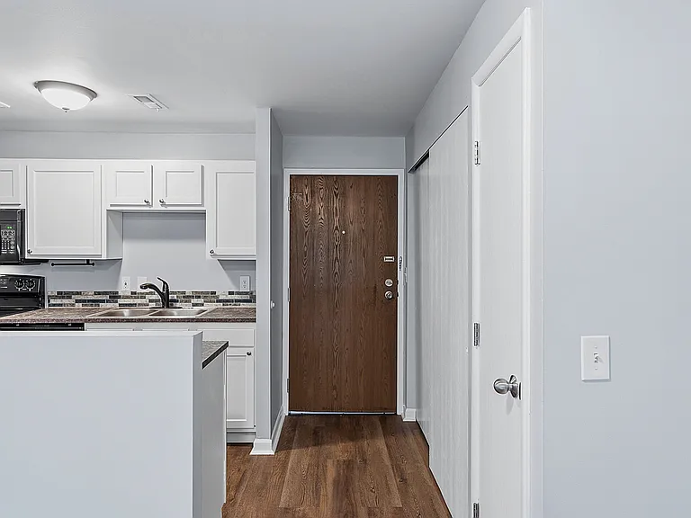 Parkway Apartments — Photo 6