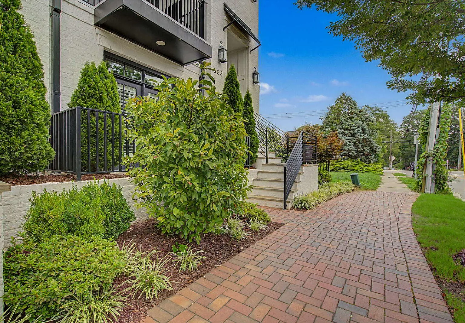 3 bed, 3.5 bath, 2996 sqft, $4,700 — Photo 4
