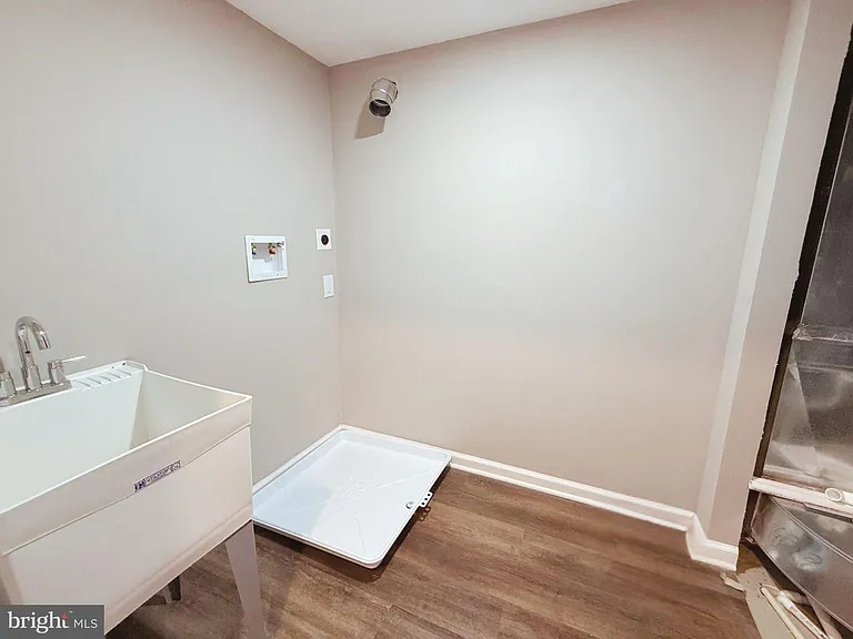 715 N Patterson Park Ave — Photo 18