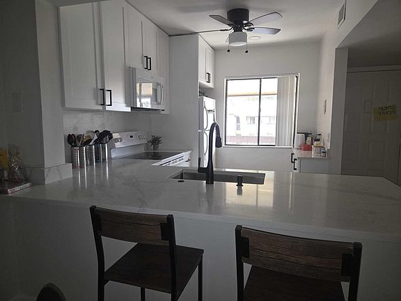 4th image of 21954 Tidewater Ter APT 201
