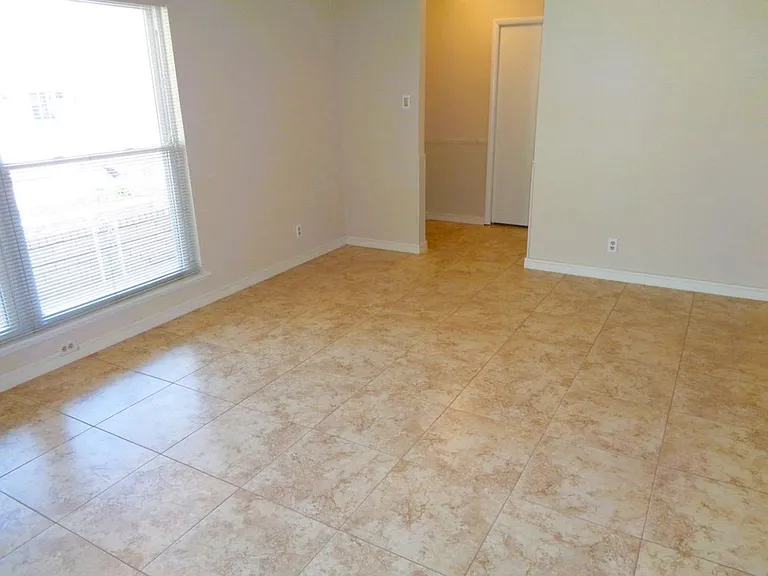 621 Westview Ave — Photo 2