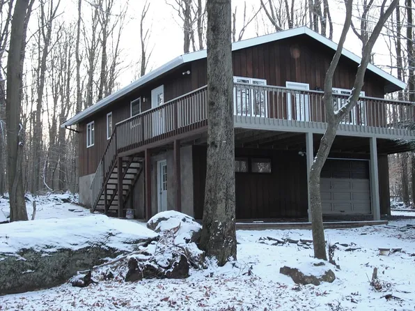 96 Lake Dr E #F-825, Gouldsboro, PA 18424