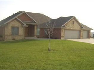 6990 245th St, Cascade, IA 52033