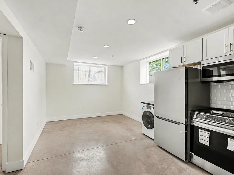4729 Rohns St #1A — Photo 10