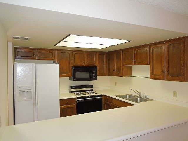 Kitchen with lots of counter space