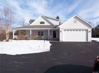 7030 Groff Rd, Lockport, NY 14094