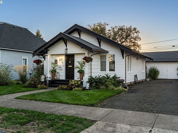 2nd image of 835 Maple St