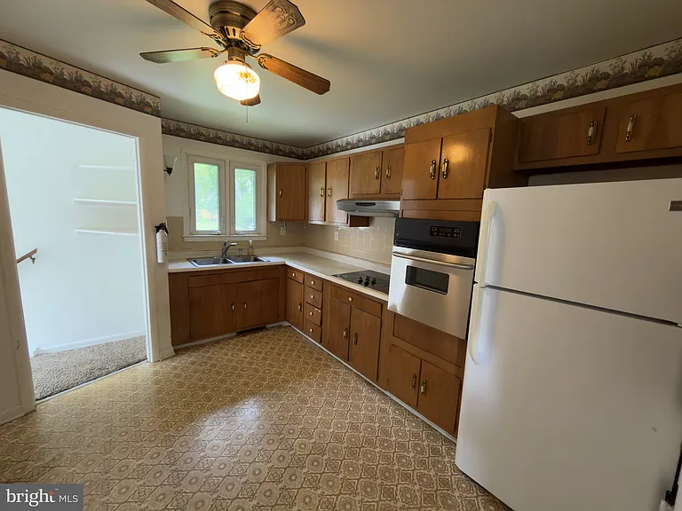 393 Phillips Ave — Photo 13