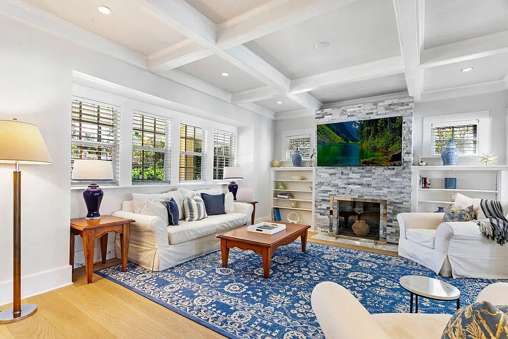 3 bed, 2.5 bath, 2476 sqft, $32,000 — Photo 3