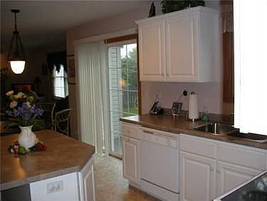4th image of 2775 Alexandra Dr