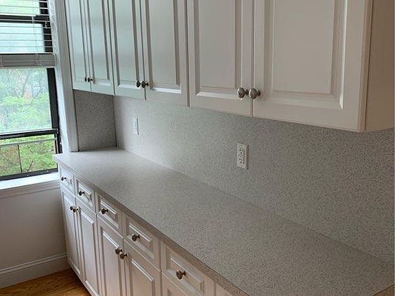 3rd image of 6015 Woodside Ave APT 4E