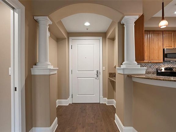 4th image of 275 Bayshore Blvd Unit 403