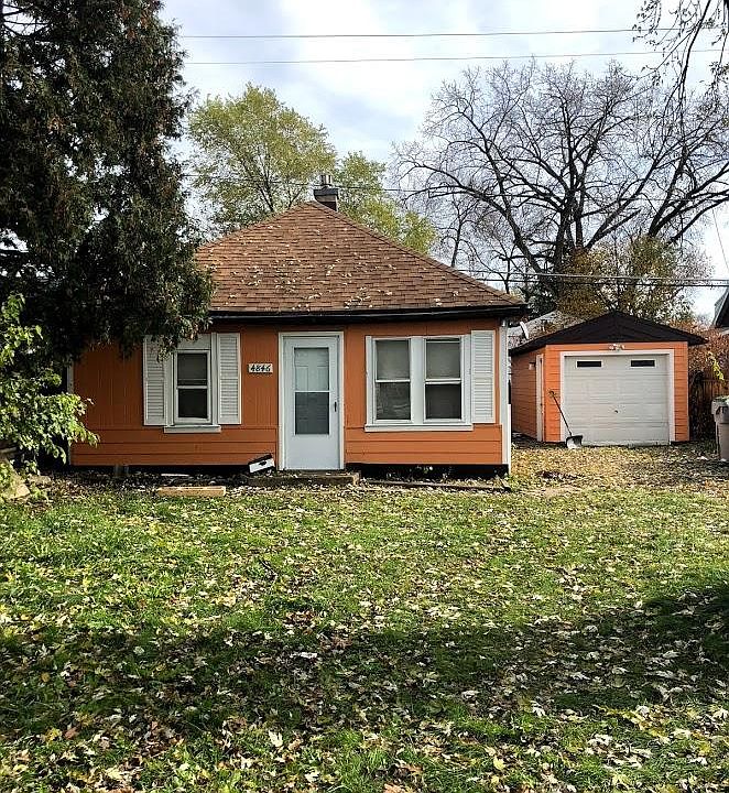 Large front yard, garage and no alley!