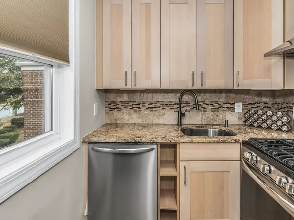 224-01 Kingsbury Avenue image 8 of 17