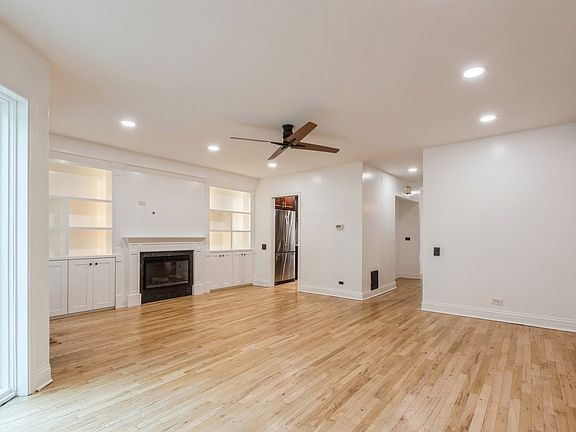 3rd image of 4746 S Kenwood Ave