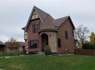 1230 SW Arborway Dr, Lees Summit, MO 64082