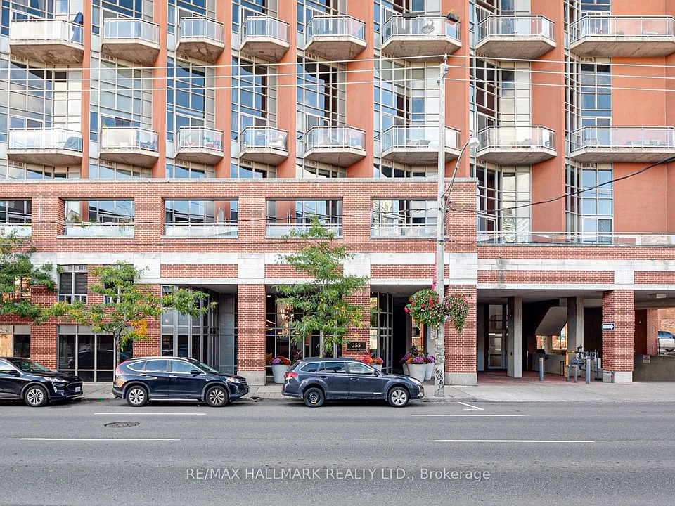 255 Richmond St E #214